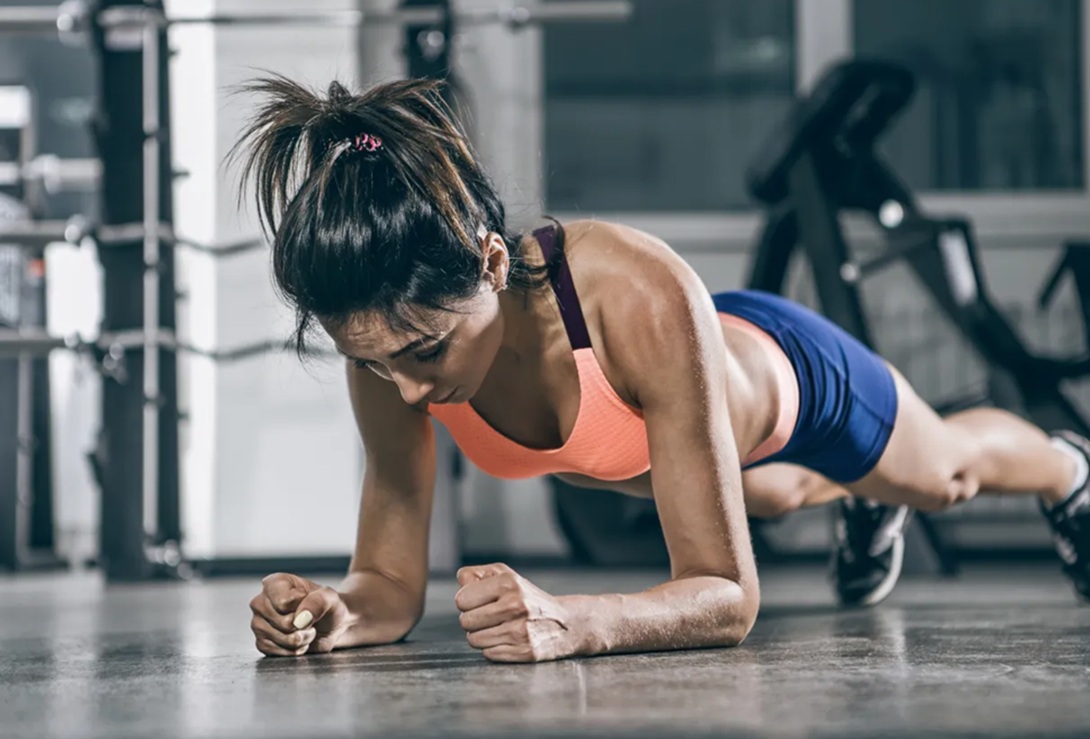 Treino em condomínio funciona? Como aproveitar uma academia com poucos equipamentos
